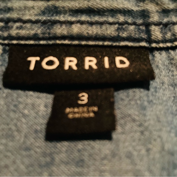 Torrid size 3 blue denim top button down - Picture 2 of 5